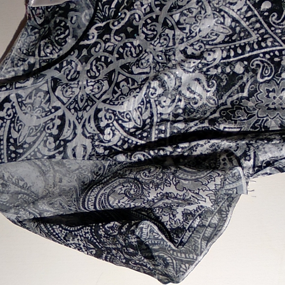 Women's small top - Picture 3 of 7